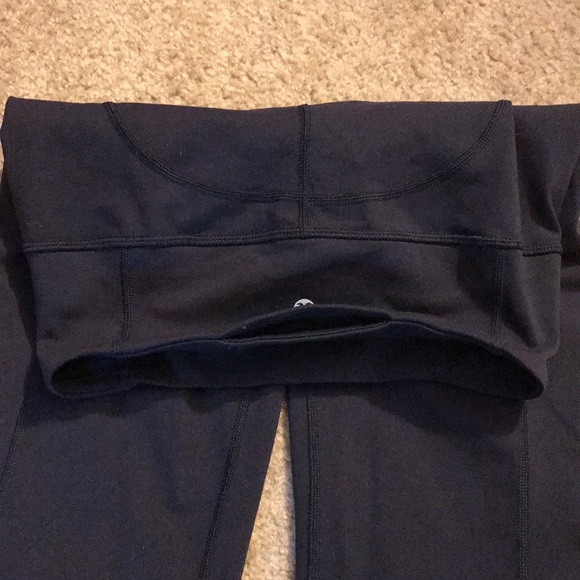 Lululemon 3/4 length tights black w cell phone waistband pocket - Picture 4 of 4